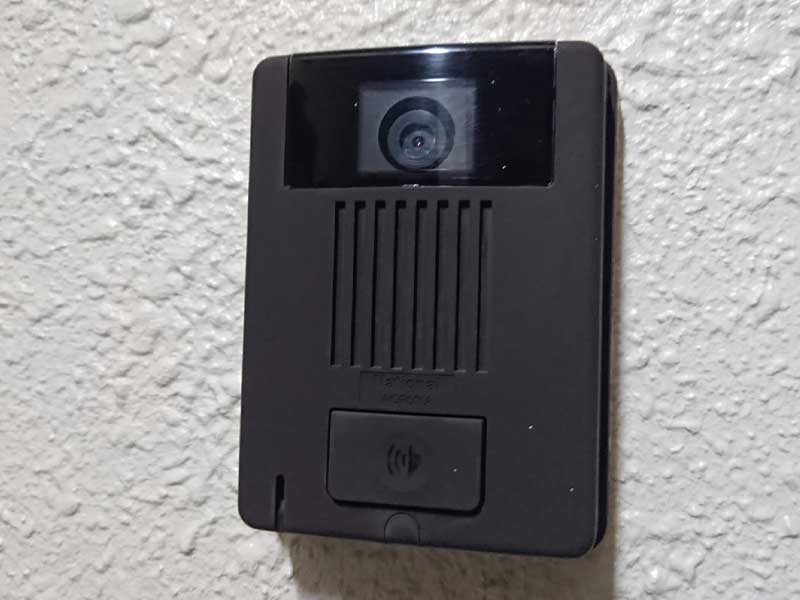 インターホンが誤作動を起こす