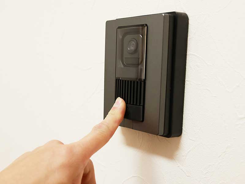 イタズラでインターホンに映らないように鳴らす