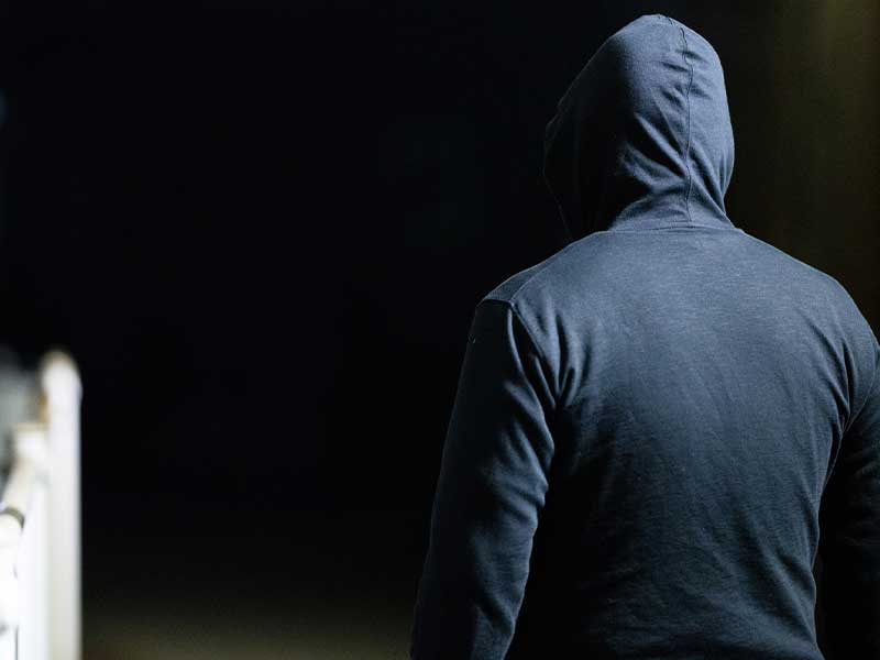 強盗がインターホンに映らないように鳴らす可能性